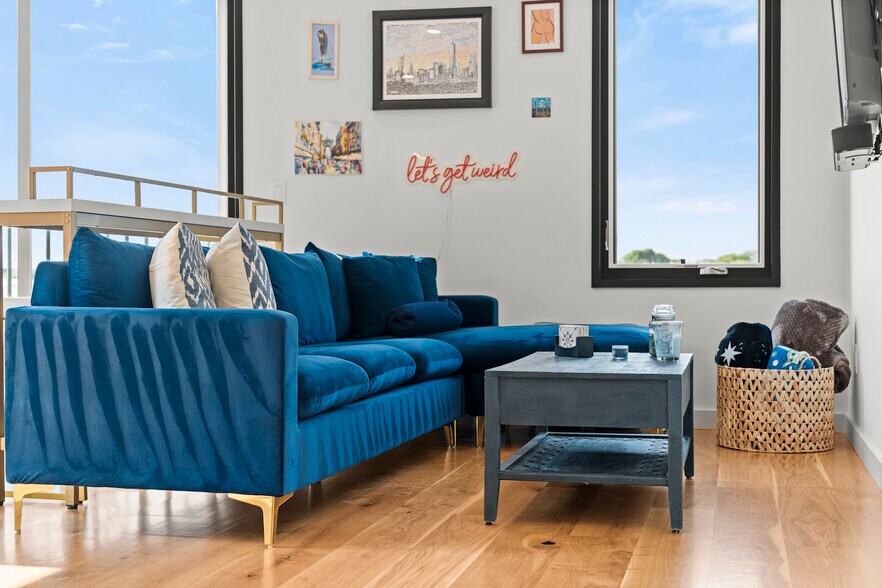 Building Photo - 191 Condor St