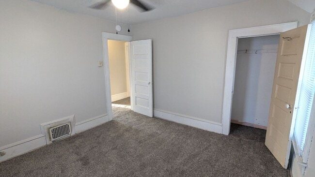 Building Photo - Charming 3-bedroom, 1.5-bathrooms home located in the heart of Akron