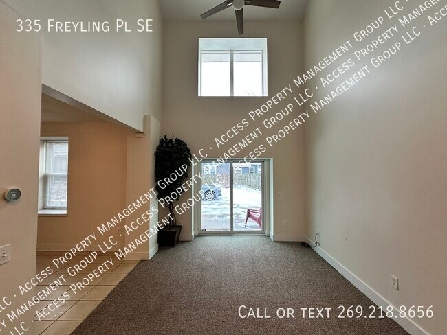 Building Photo - 335 Freyling Pl SE