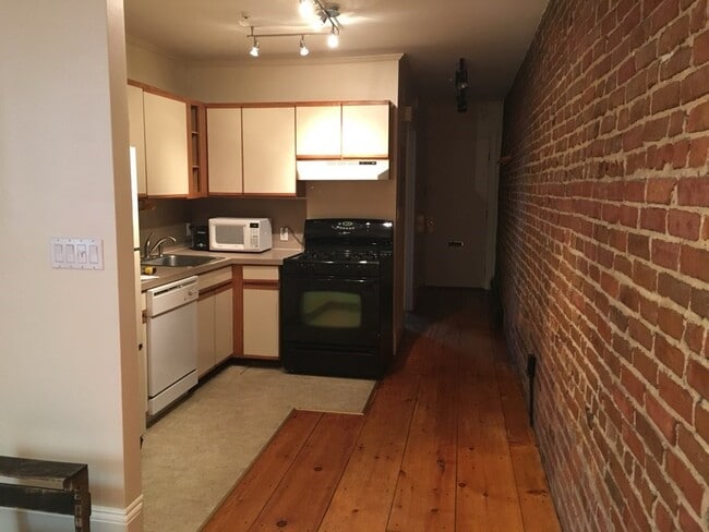 Building Photo - 109 Warren Ave