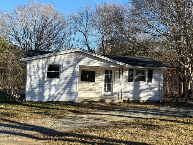 Building Photo - 1343 Cox Ave