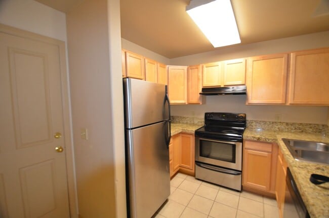 Building Photo - Unfurnished 2 Bed 2 Bath Condo-HEAT INCLUDED!