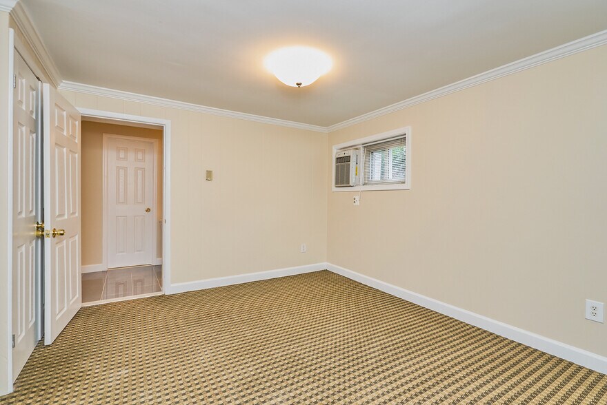 Building Photo - 805 23rd St S