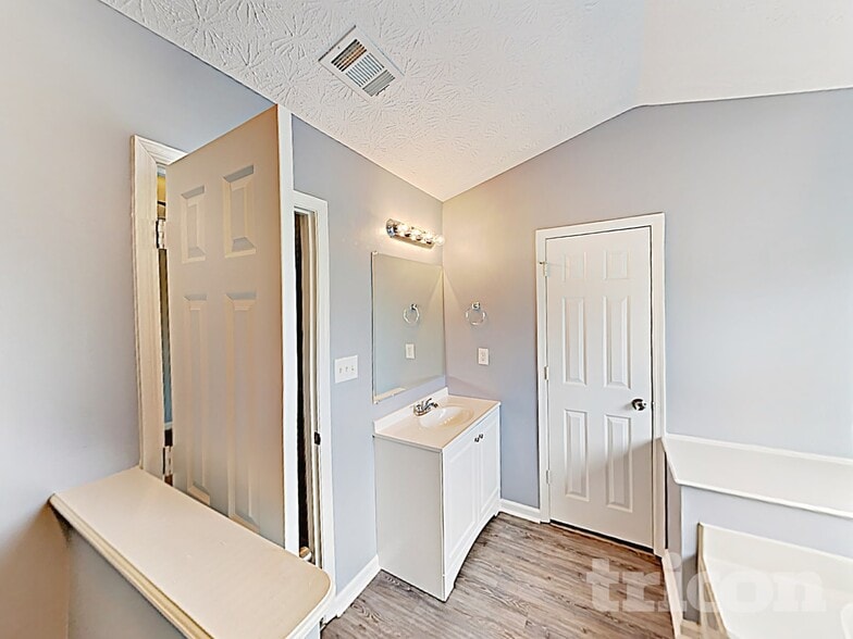 Building Photo - 105 Dailey's Plantation Dr