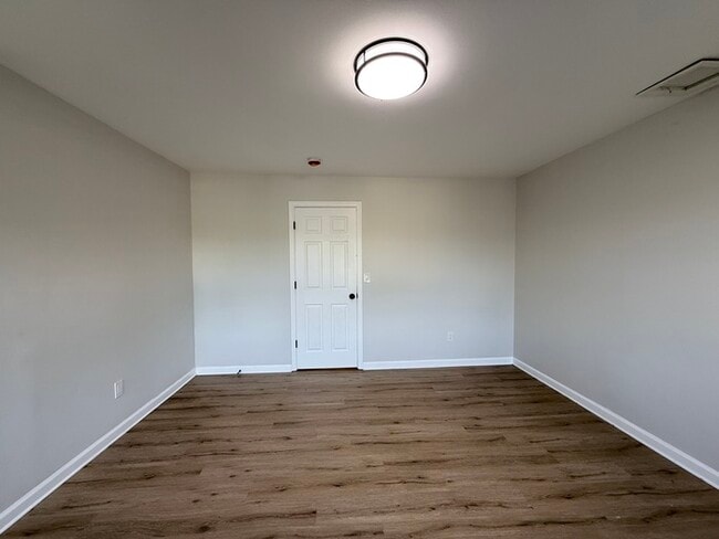 Building Photo - 40 Eisenhower Dr
