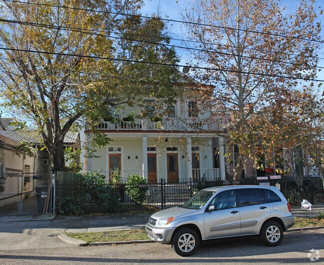 Primary Photo - 1520 Melpomene Ave