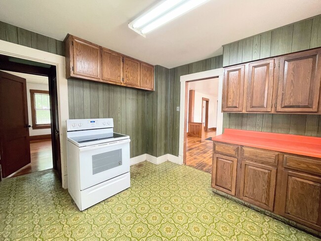 Building Photo - 3 bed 1 bath home