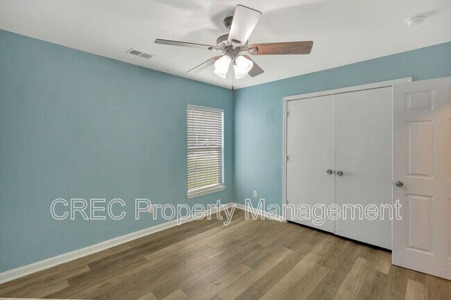 Building Photo - 304 Deep River Rd