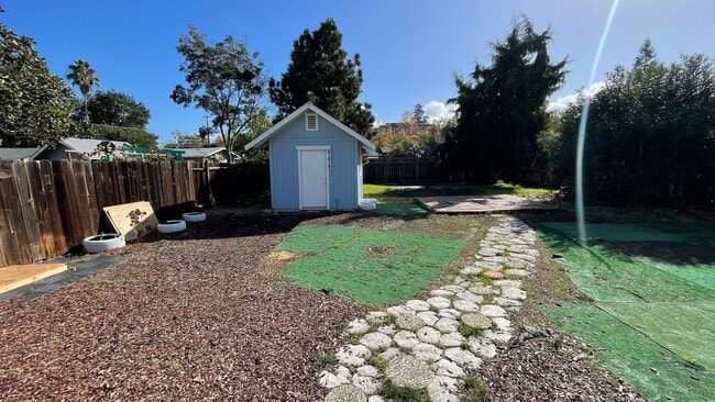 Building Photo - Charming 2 bedroom 1 bathroom home in Concord