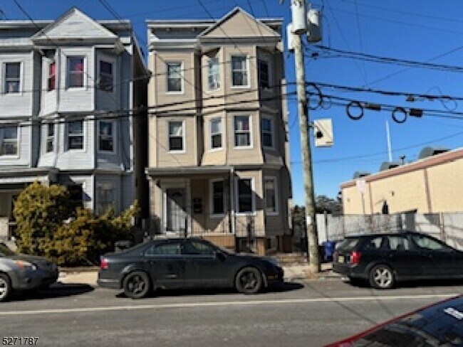 Building Photo - 159 S 11th St