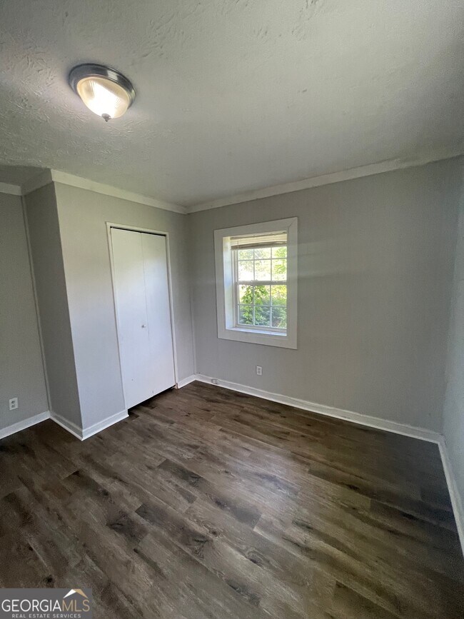 Building Photo - 6501 Elsie St