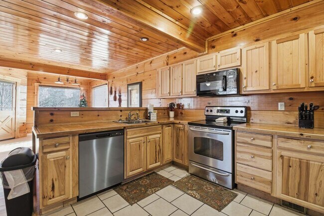 Building Photo - 1115 Towering Oaks Dr