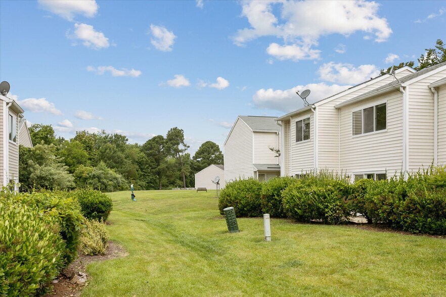 Building Photo - 3823 Staffordshire Ln