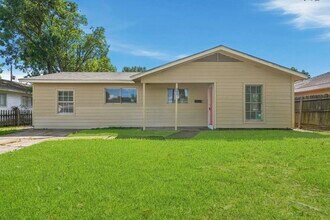 Building Photo - 303 Brown Dr