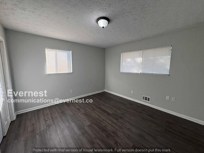 Building Photo - 193 W Canterbury Dr