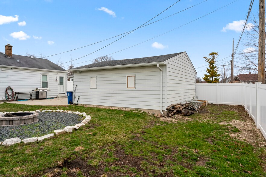 Back - 2515 E Crescent St