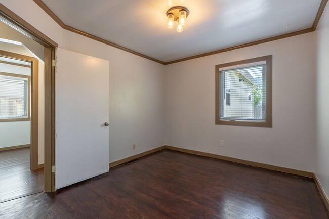 Building Photo - 3 Bed / 2 Bath San Bruno charmer is ready ...