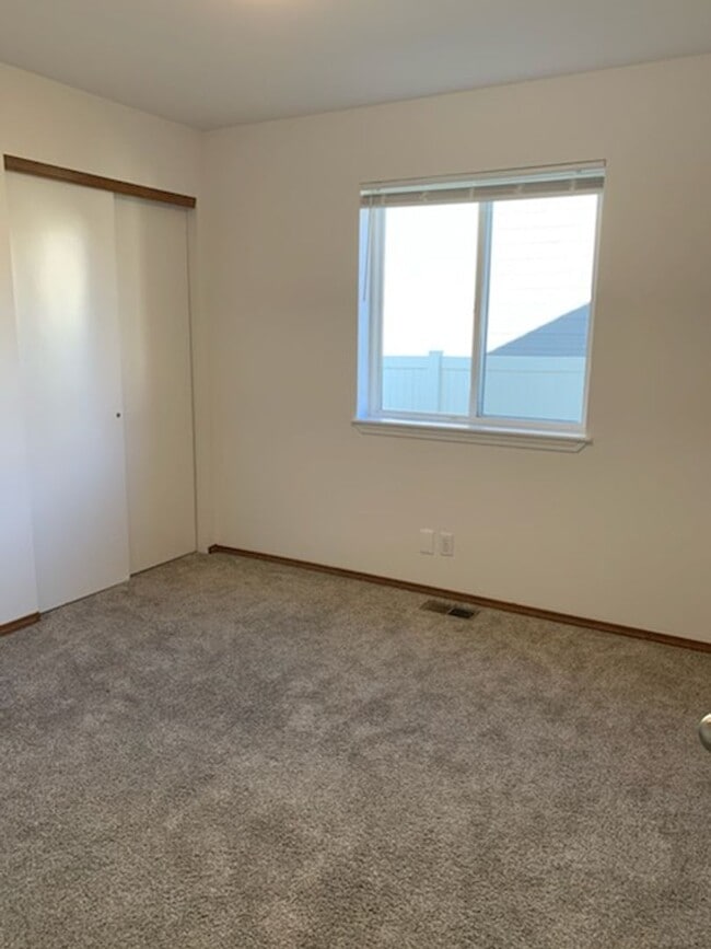 Building Photo - Beautiful home in Coeur D Alene place