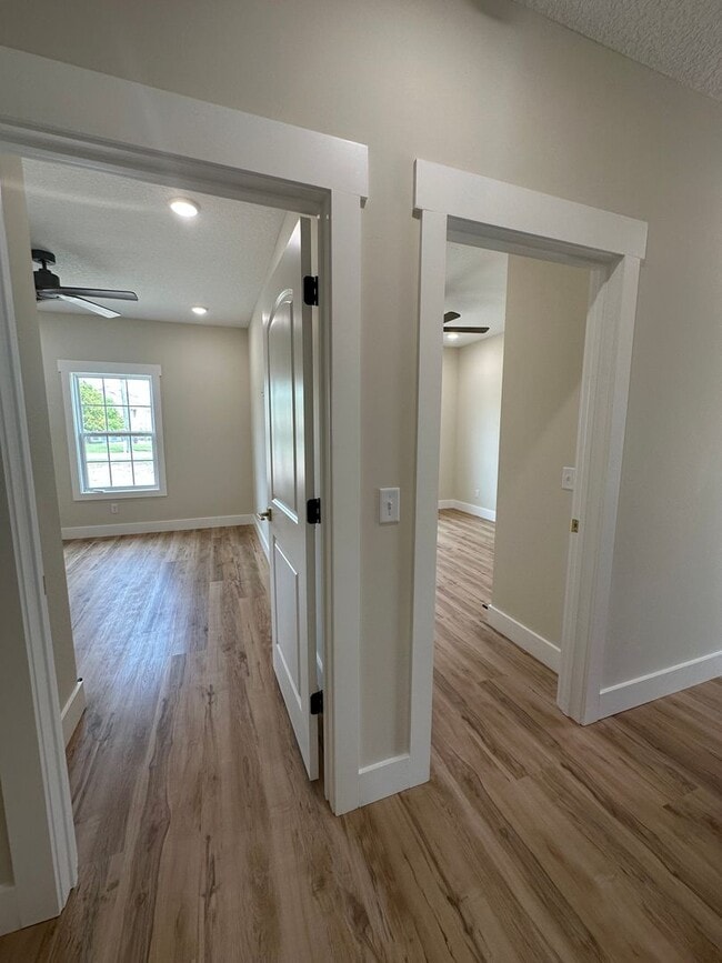 Building Photo - 3 Bed 2 Bath House