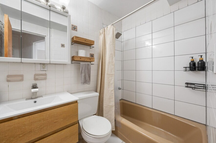 Building Photo - 341 W 30th St