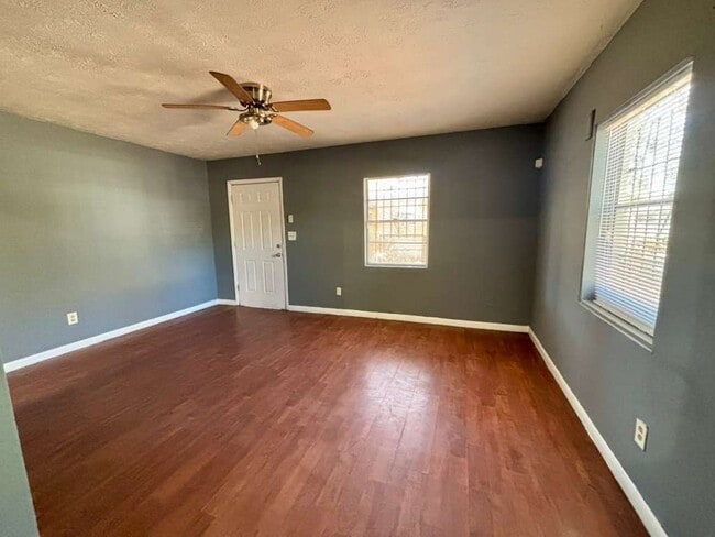 Building Photo - 1360 W 21st St