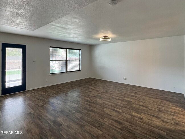 Building Photo - 13260 Emerald Creek Dr