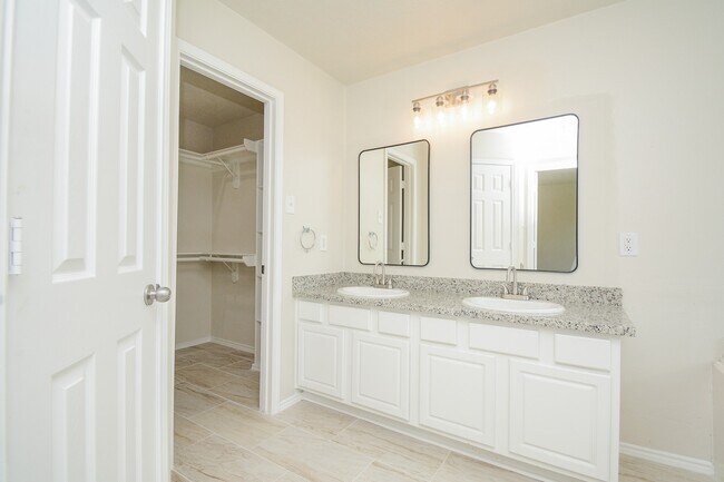 Building Photo - 7827 Talladega Springs Ln