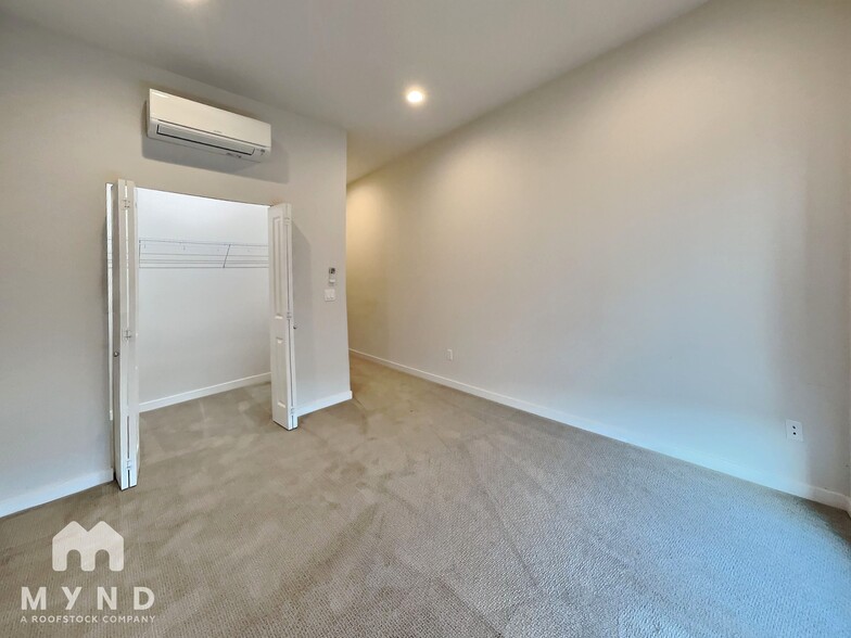 Building Photo - 7023 42nd Ave S