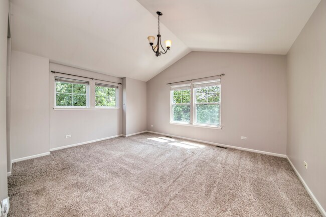 Building Photo - 5565 Cambridge Way