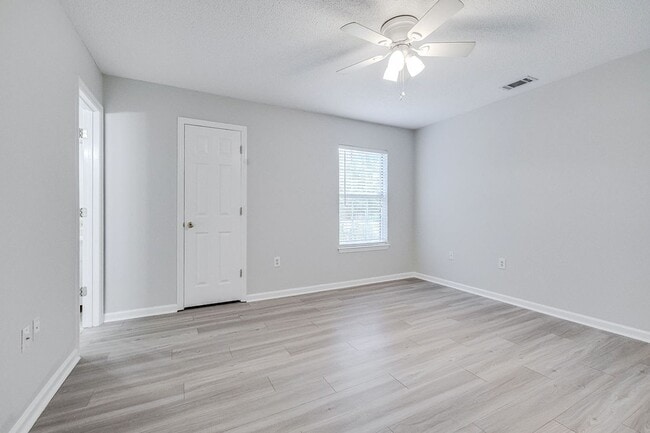 Building Photo - Spacious 3 Bedroom Home with Garage & Large Fenced Yard in Rincon