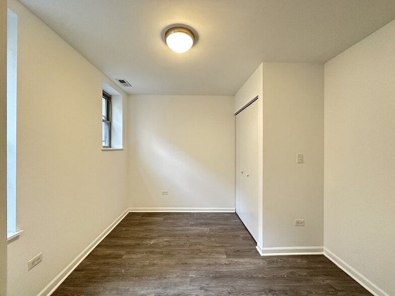 Building Photo - 940 W Winona St