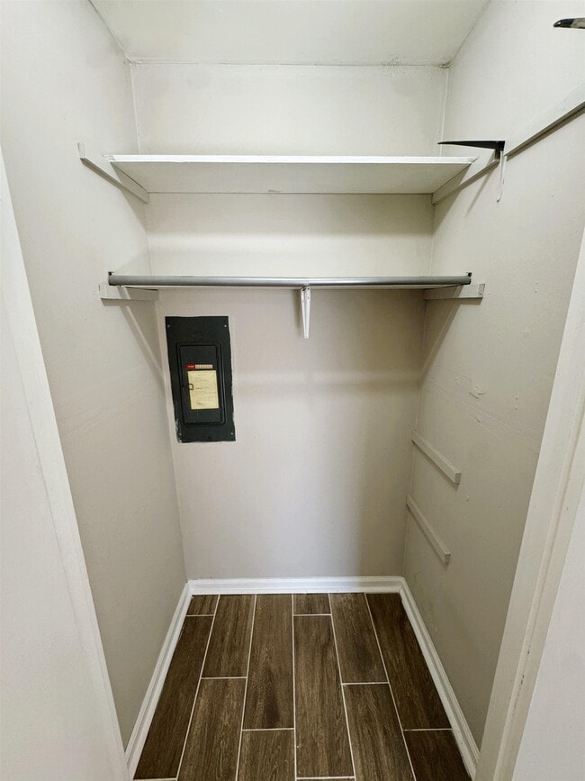 Building Photo - 1474 N Graham St