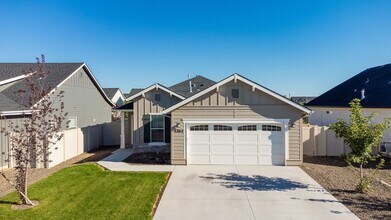 Building Photo - Central 3 bed 2 bath home