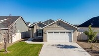 Building Photo - Central 3 bed 2 bath home