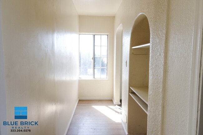 Building Photo - 1401 W 53rd St