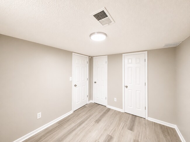 Building Photo - 339 N Kendall Dr