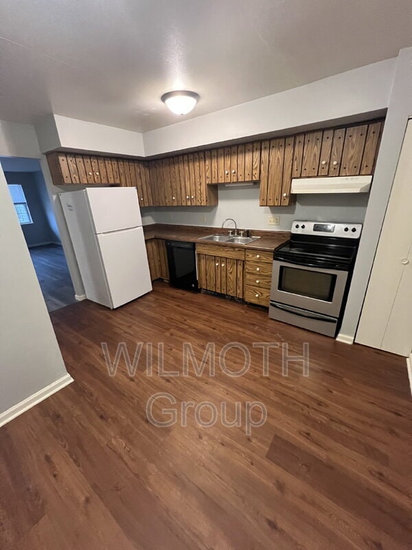 Building Photo - 1325 Millerwood Dr