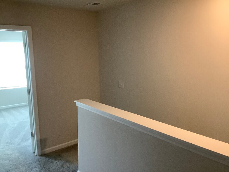 Building Photo - 132 Plumtree Ct