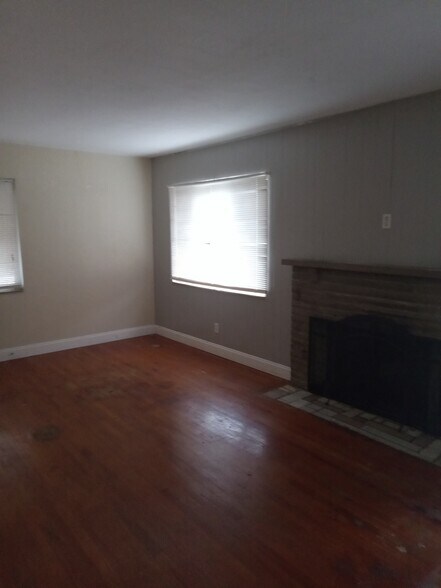 Building Photo - 107 Weedon Dr