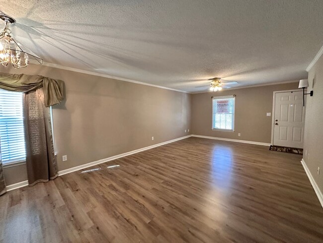 Building Photo - 222 Pointe Cir
