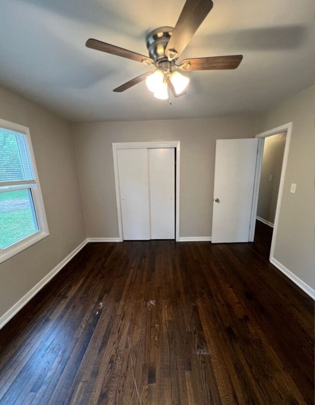 Building Photo - Charming 3-Bedroom Home with Spacious Fenced Backyard!