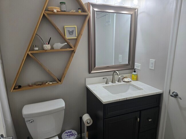 Building Photo - 1215 Crystal Way