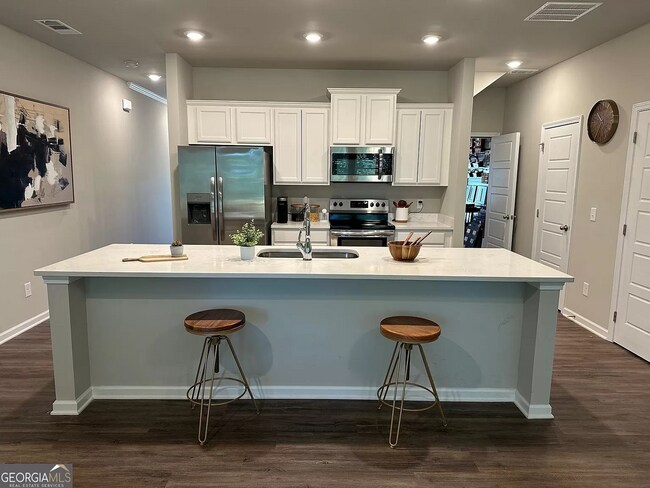 Primary Photo - 209 Whitetail Cir