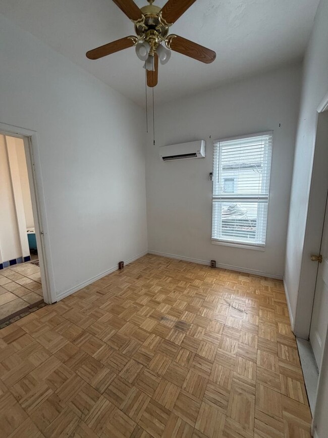 Building Photo - 2 bedroom, 2 bathroom house.