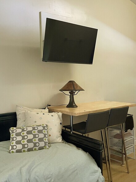 Building Photo - 3355 Reta St