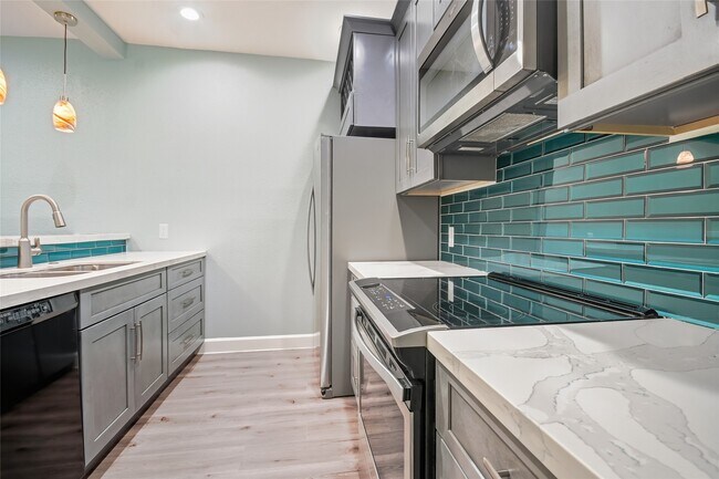 Building Photo - 18809 Egret Bay Blvd