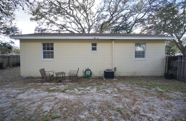 Building Photo - 5611 N McKay Ave