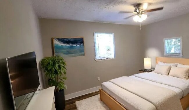 Building Photo - 710 Jefferson Dr