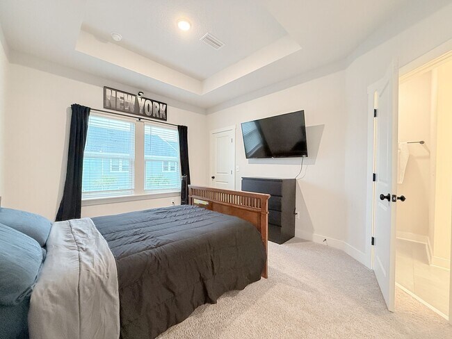 Building Photo - Resort-Style Living in eTown | Gated Community + Top Amenities