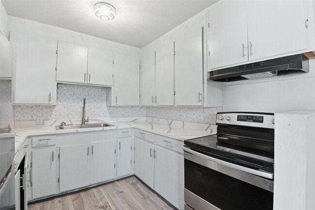 Building Photo - 6318 Laramie St